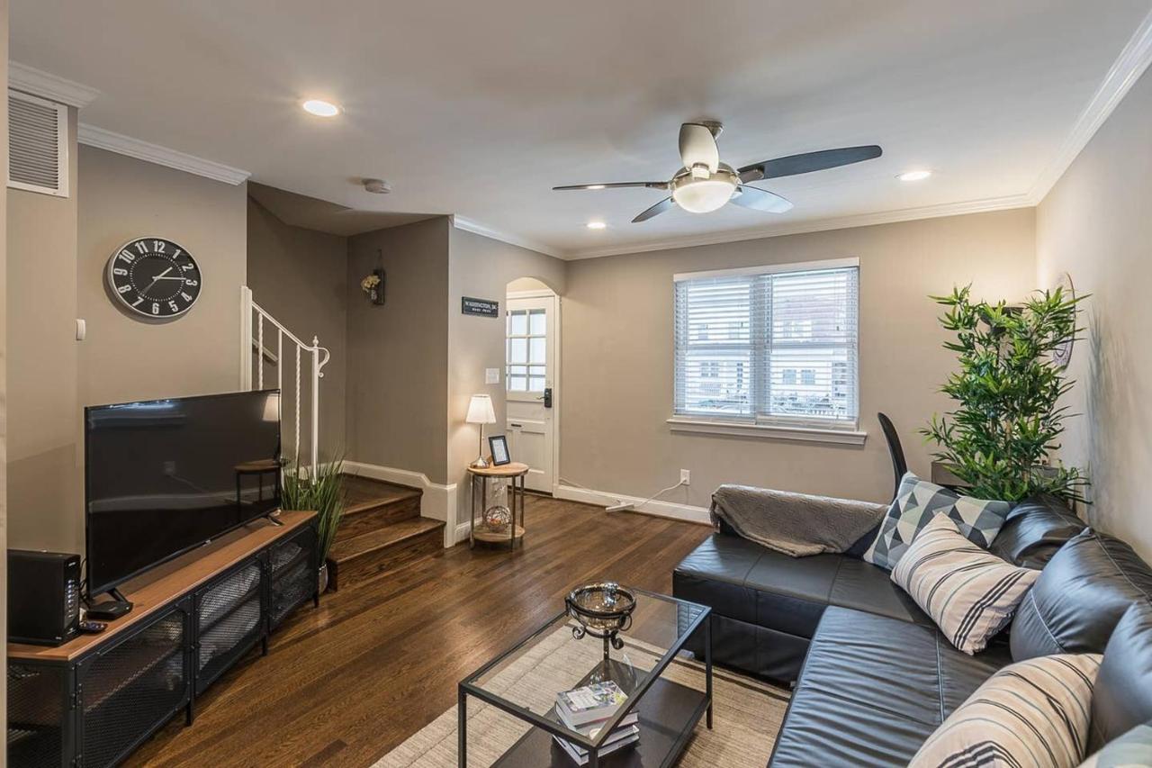 Beautiful 3Br 2Ba House With Cozy Backyard By Cozysuites Alexandria Zewnętrze zdjęcie